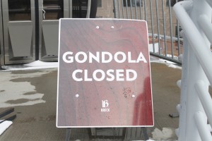 Gondola closed sign