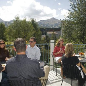 People enjoying happy hour