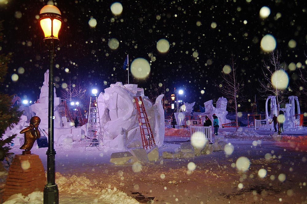 Breckenridge International Snow Sculpture Championships night